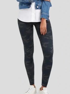 SPANX Look At Me Now Black Camo stretch Shaping Leggings NWT L 10-12